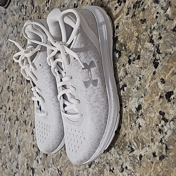 UNDER ARMOUR SHOES - Picture 3 of 3